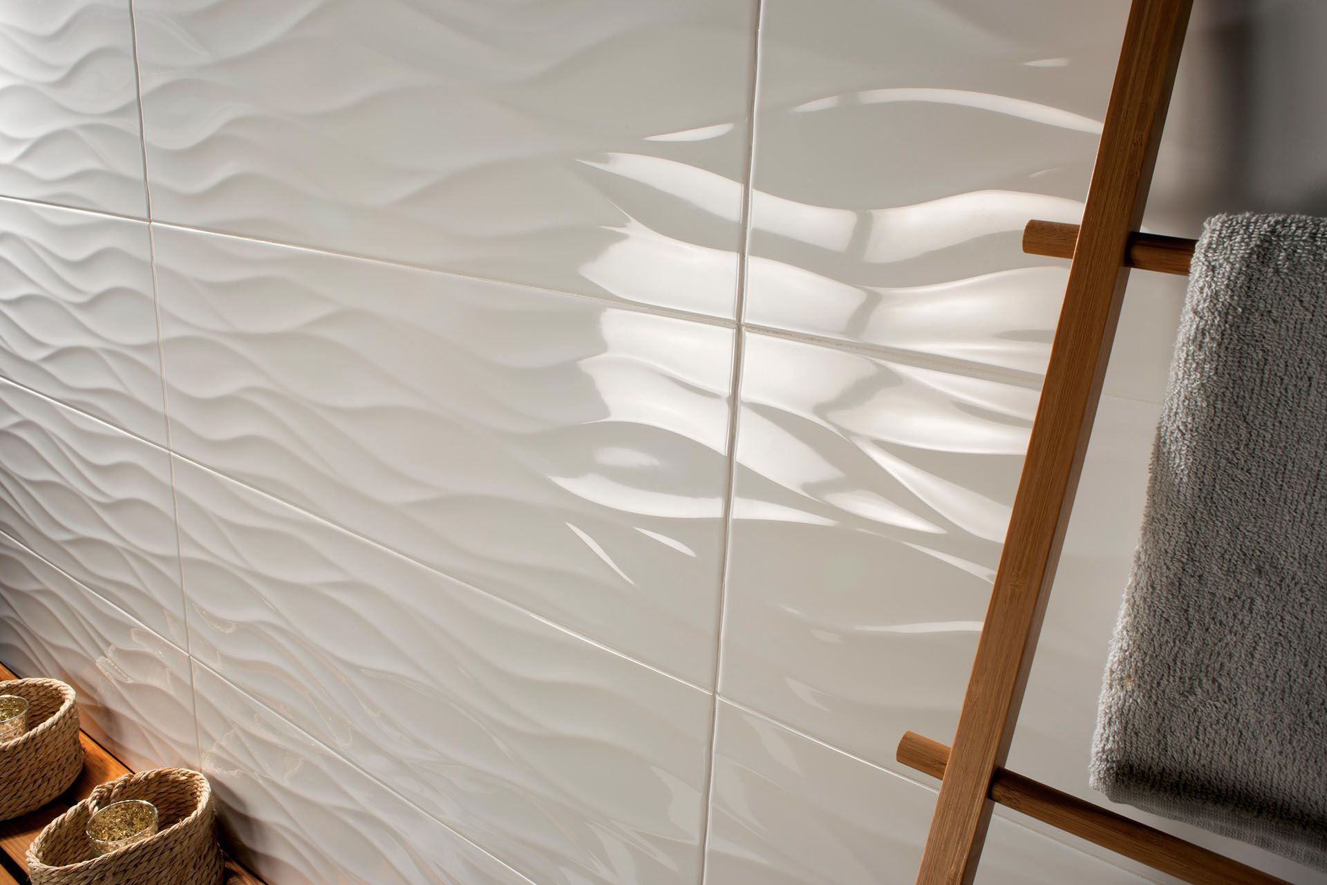 Illusion 10x30 Brisa Wave Blanco Gloss Ceramic Tile